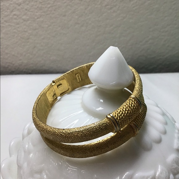 Cuff - Picture 2 of 5